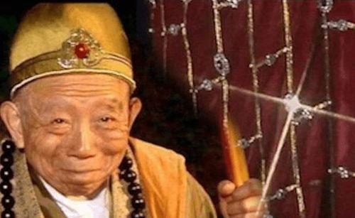 我一介凡人，你让我斩神,斩神之路的传奇征程