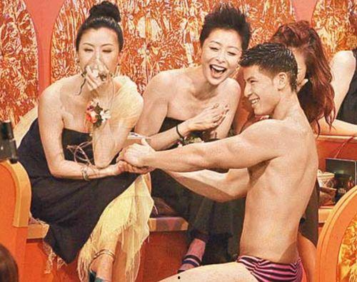 情癫大性,一场跨越时空的浪漫冒险之旅